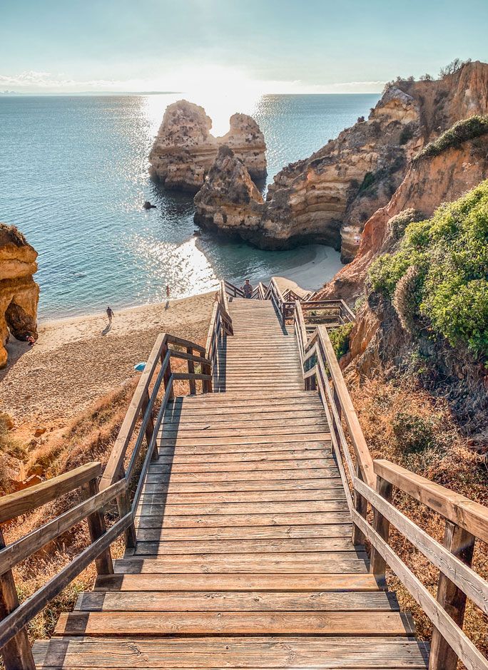 Escaleras de bajada en Praia do Camilo