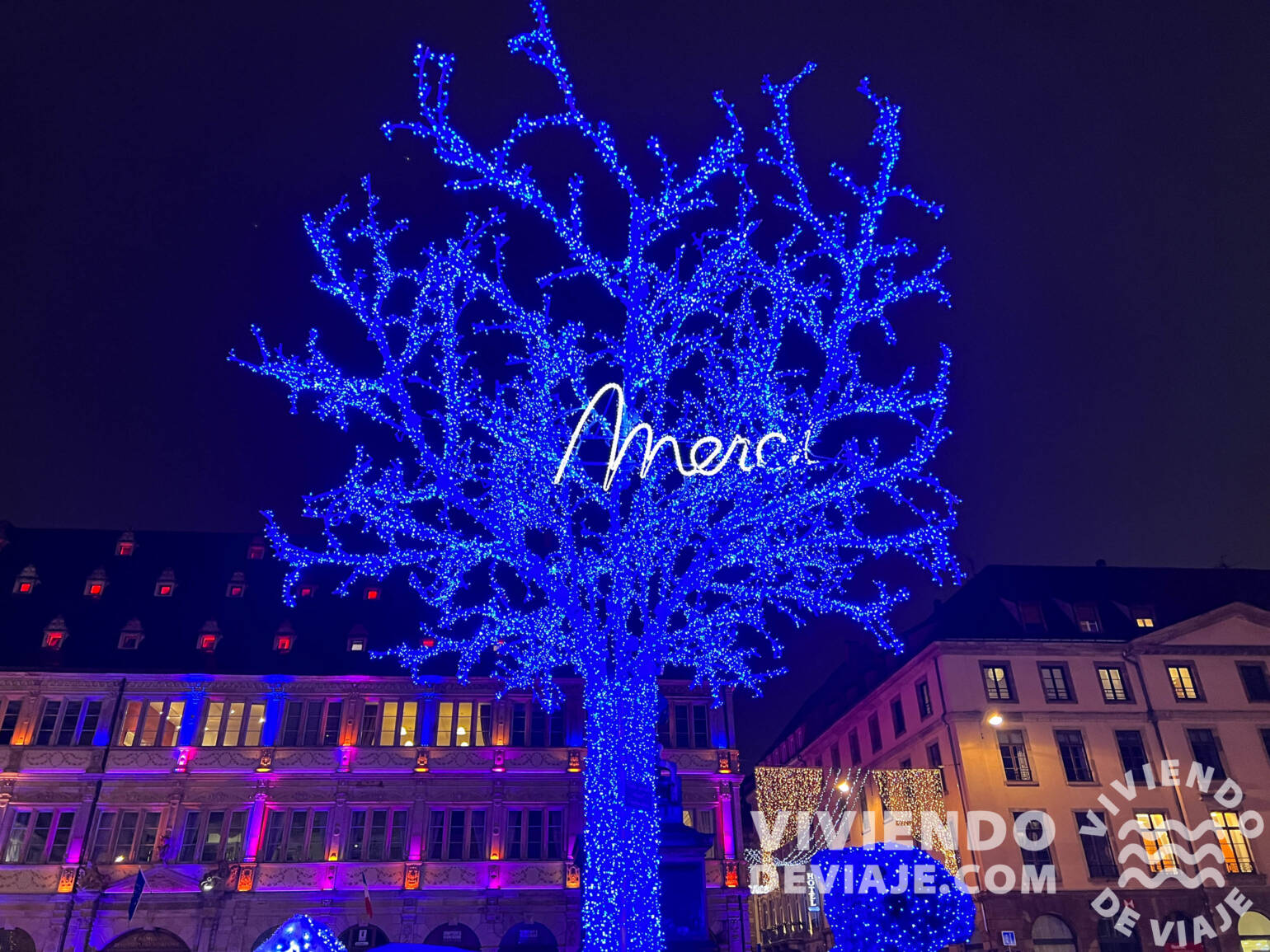 Árbol Azul de la plaza Gutenberg - Estrasburgo en Navidad