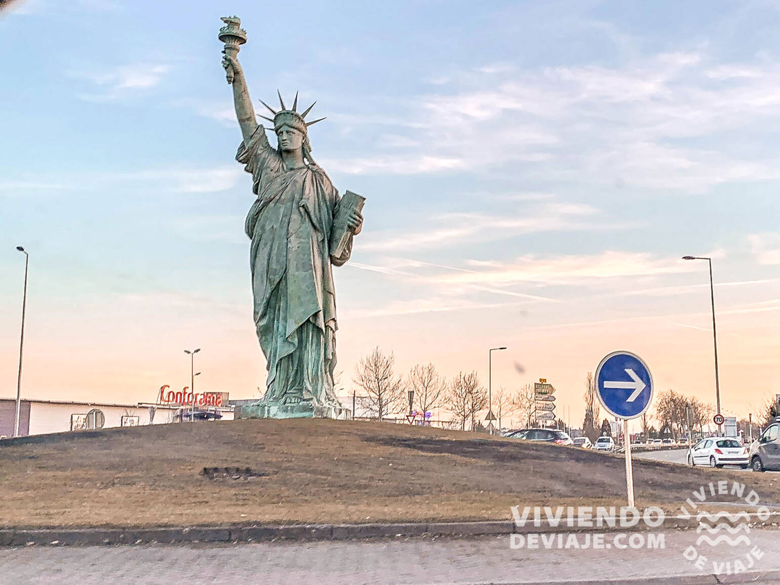 Estatua de la Libertad a la entrada de Colmar