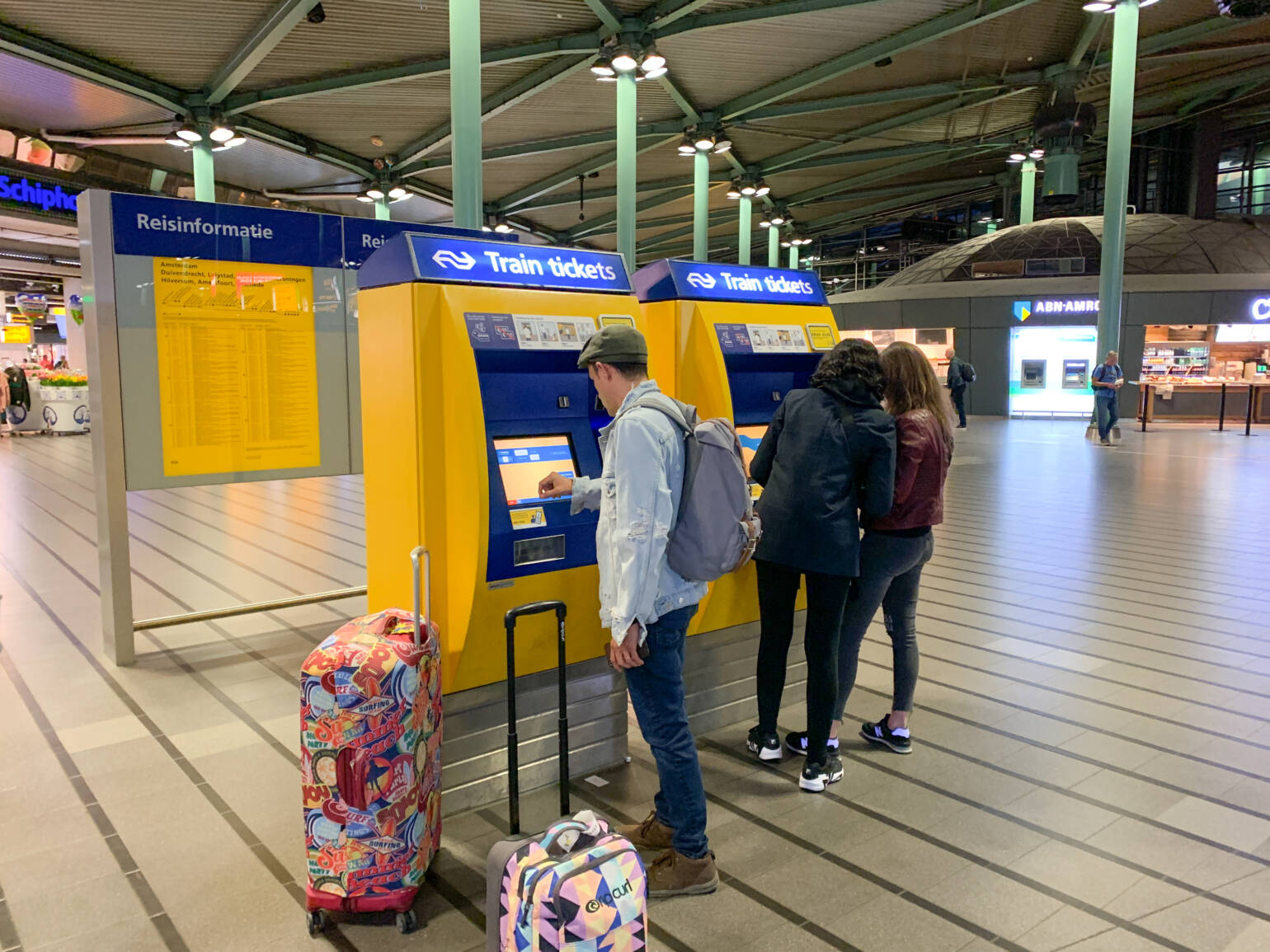 Cómo ir del aeropuerto de Ámsterdam al centro en tren