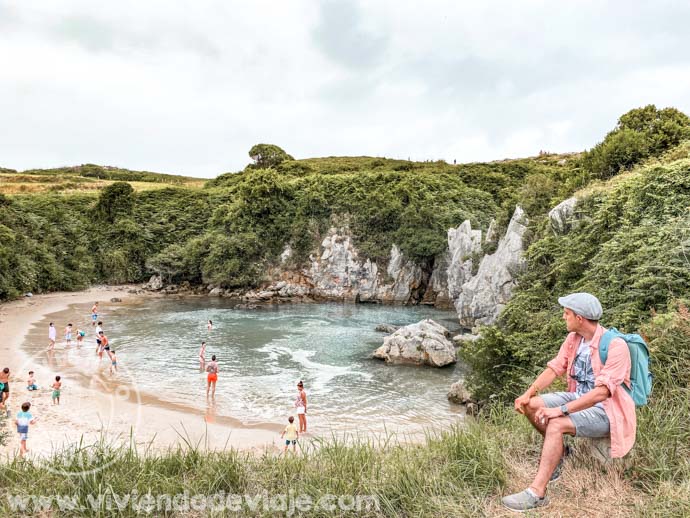 Playa de Gulpiyuri en Asturias