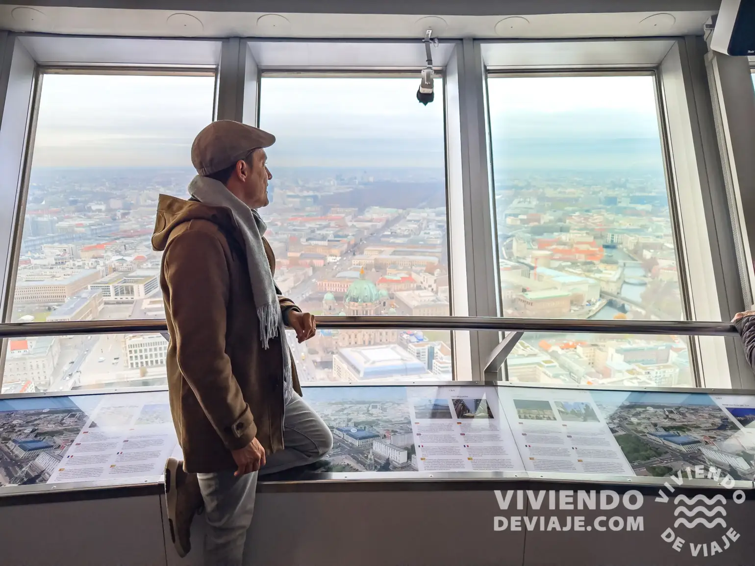 Vistas desde dentro de la Torre de la Televisión