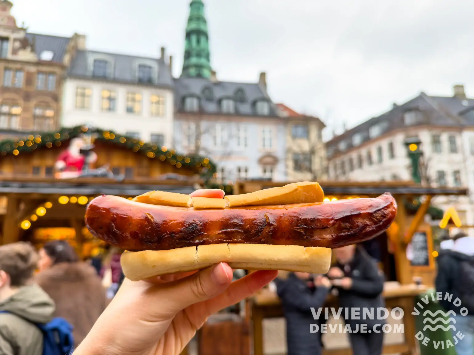 Salchichas a la brasa en los mercadillos de Copenhague