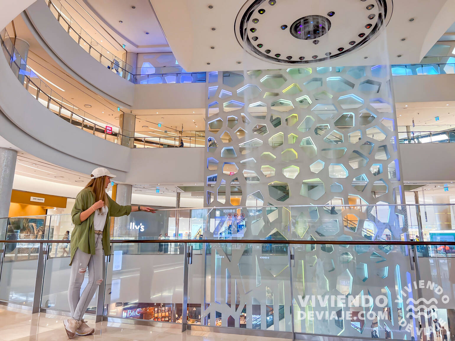 Fuente musical cubierta más grande del mundo en el centro comercial Lotte Mart