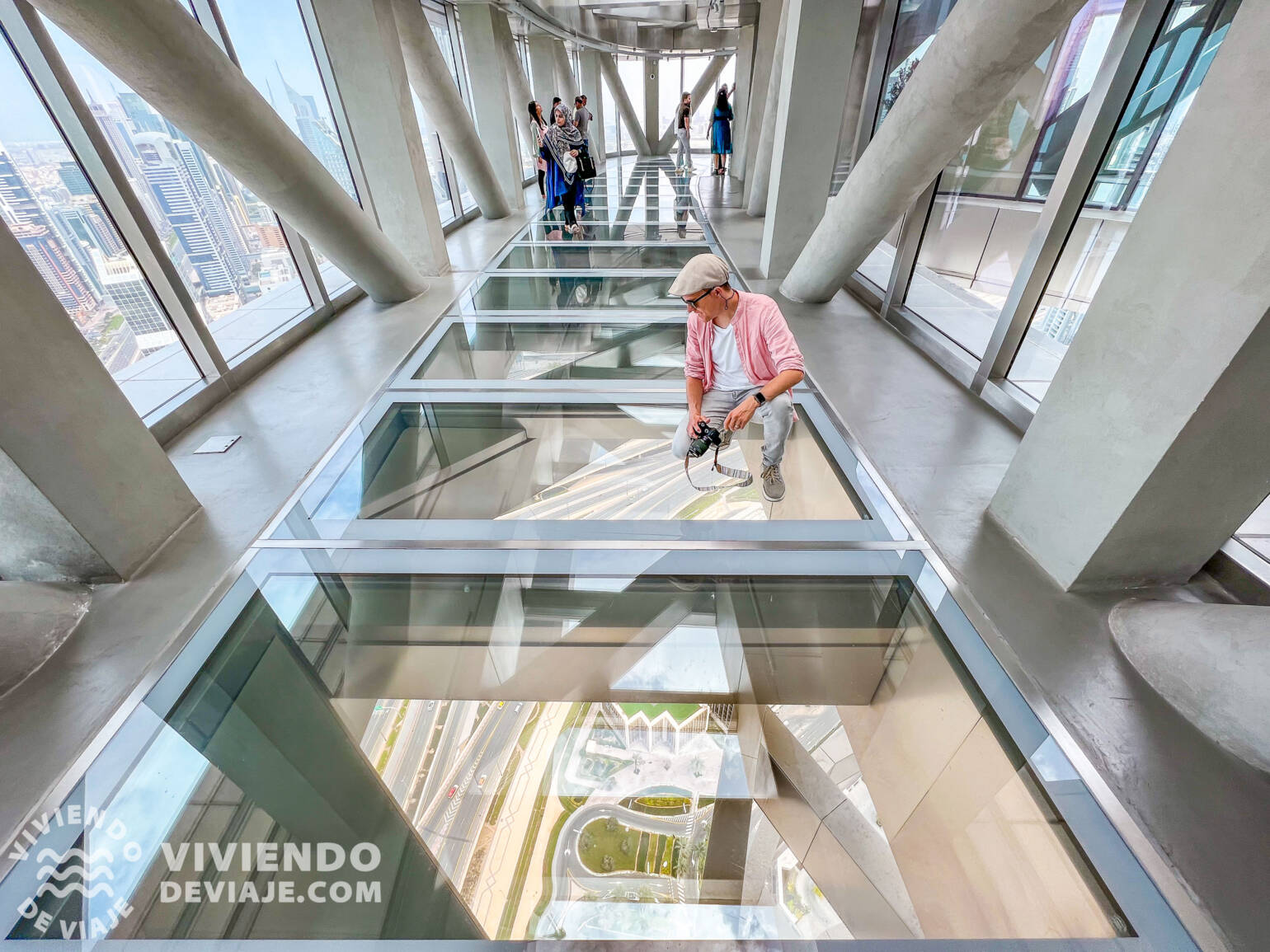 Pasarela de cristal en el mirador The View | Qué ver en Dubái en 3 días