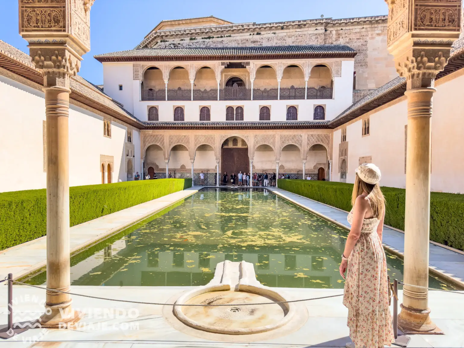 Consejos para viajar 2 días a Granada | Patio de Comares en la Alhambra