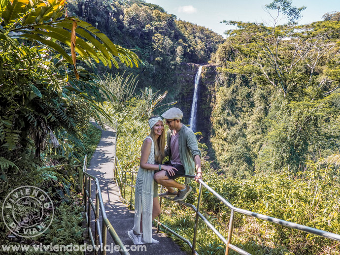 Puntos turísticos como las Akaka Falls se encuentran bastante lejos de esta zona