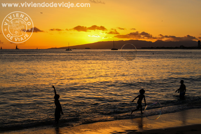Atardecer en las playas de Honolulu