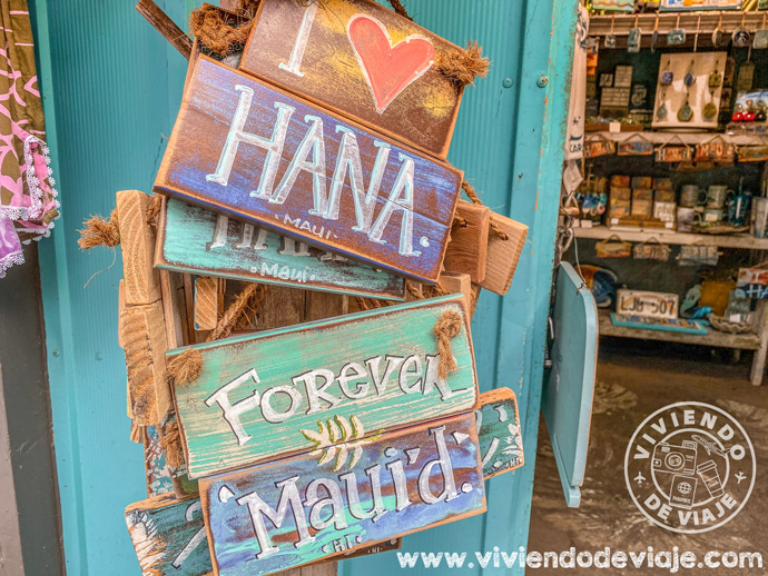 Tiendas de souvenirs en la carretera de Hana