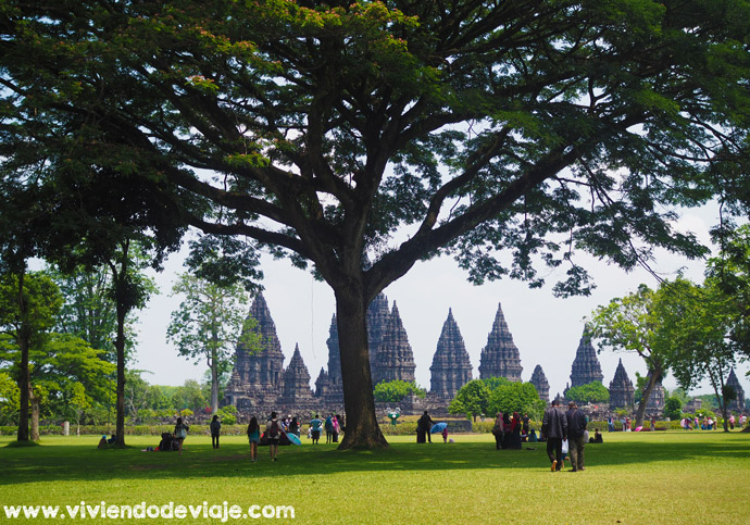 Borobudur y Prambanan Borobudur y Prambanan