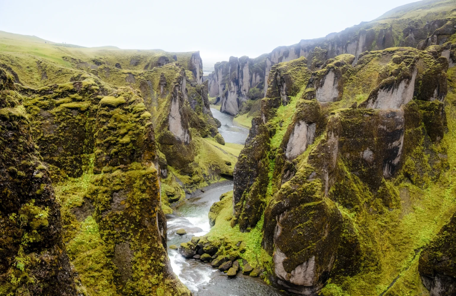 Cañón Fjaðrárgljúfur - Ruta por el sur de Islandia