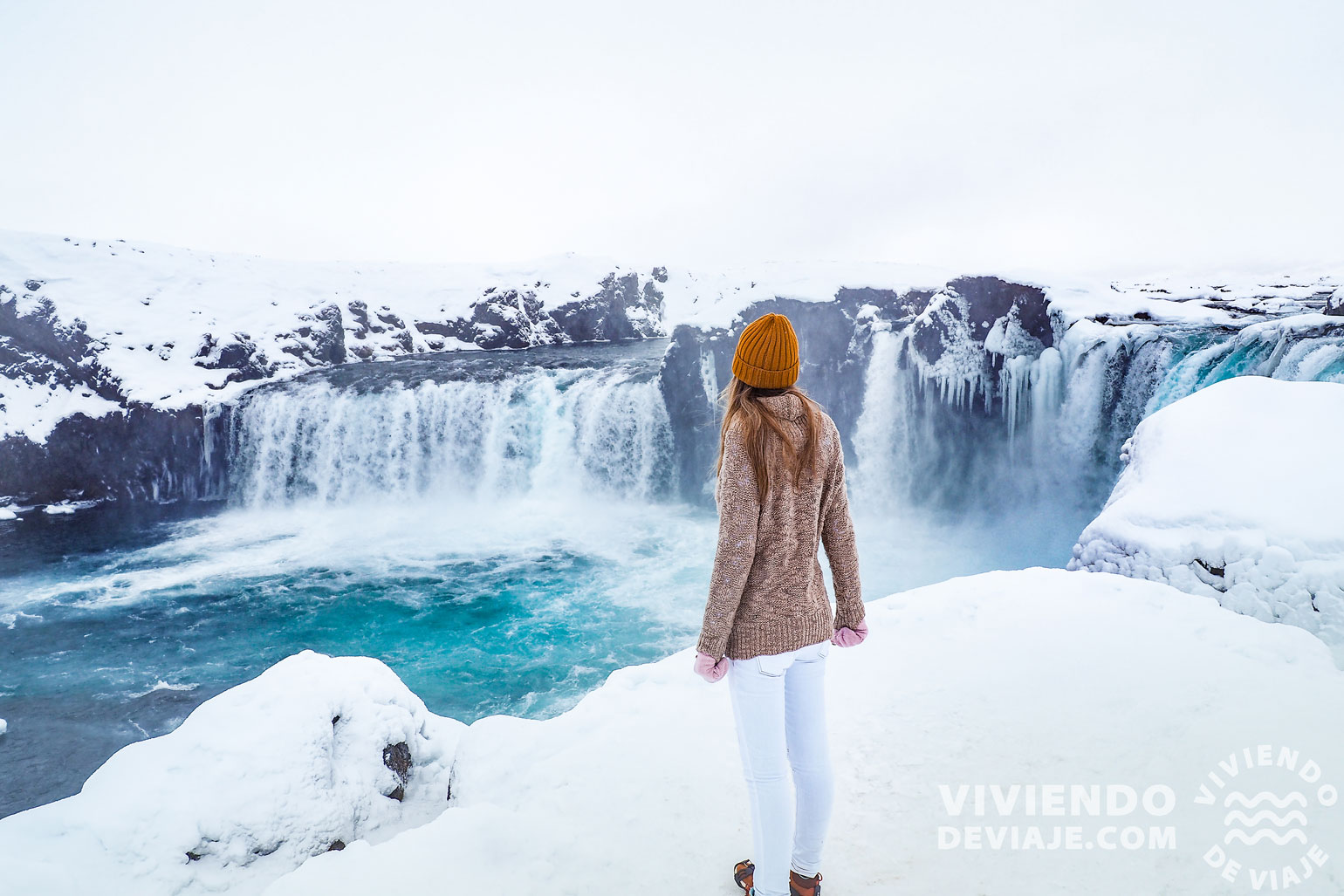 Cascada Godafoss en invierno