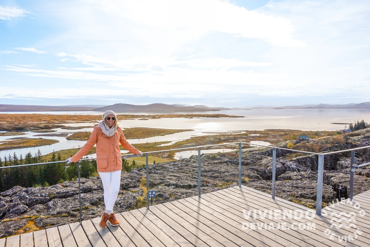 Mirador del lago Þingvallavatn al lado del parking P1 en el Círculo Dorado de Islandia