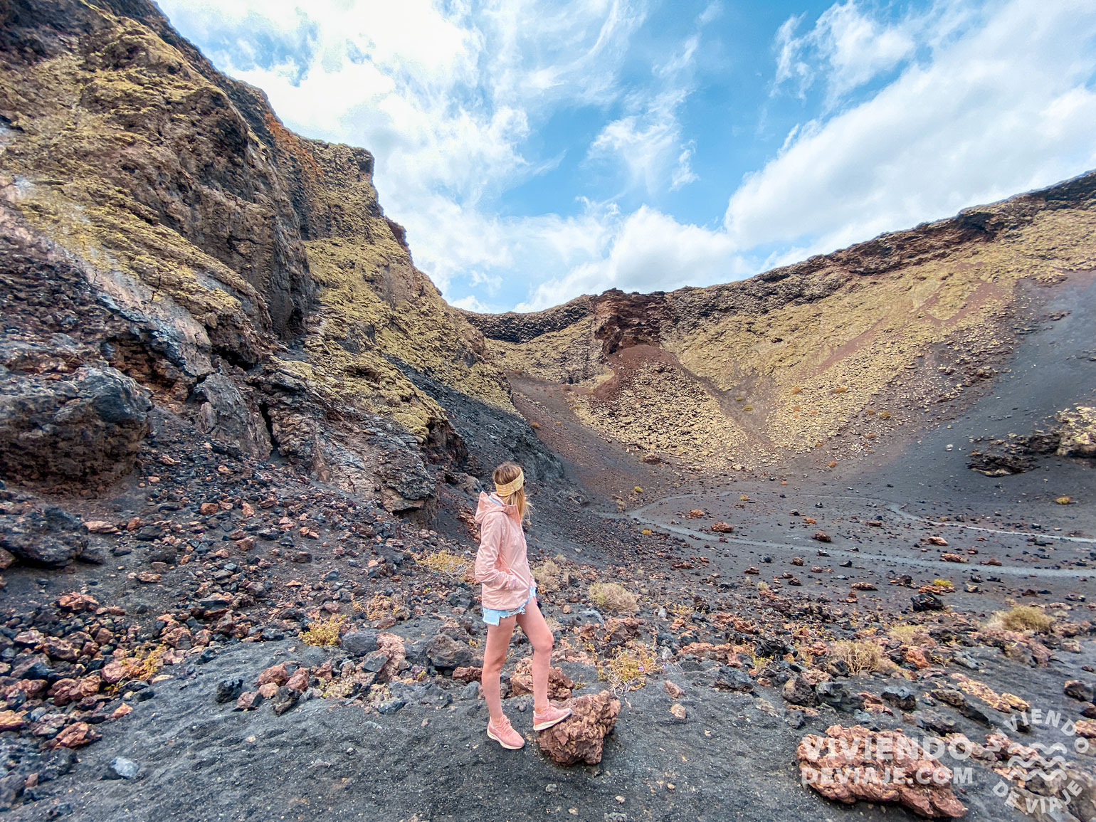 Trekking hasta el volcán El Cuervo, una de los lugares que ver en Lanzarote imprescindibles