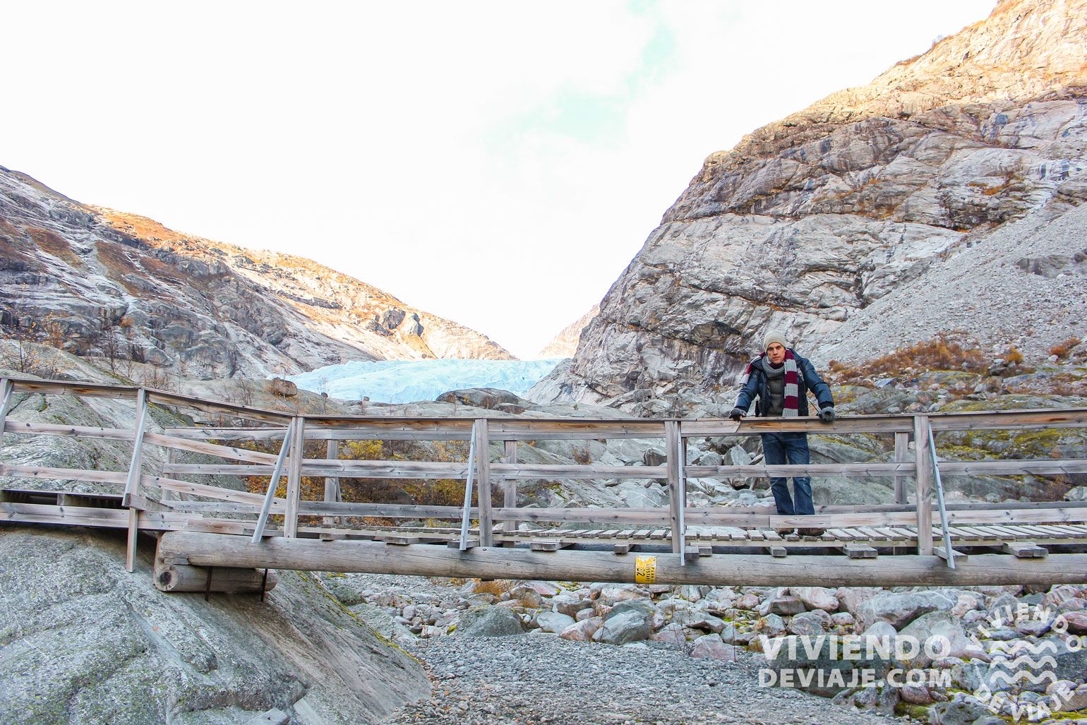 Camino del glaciar Nigardsbreen en Noruega