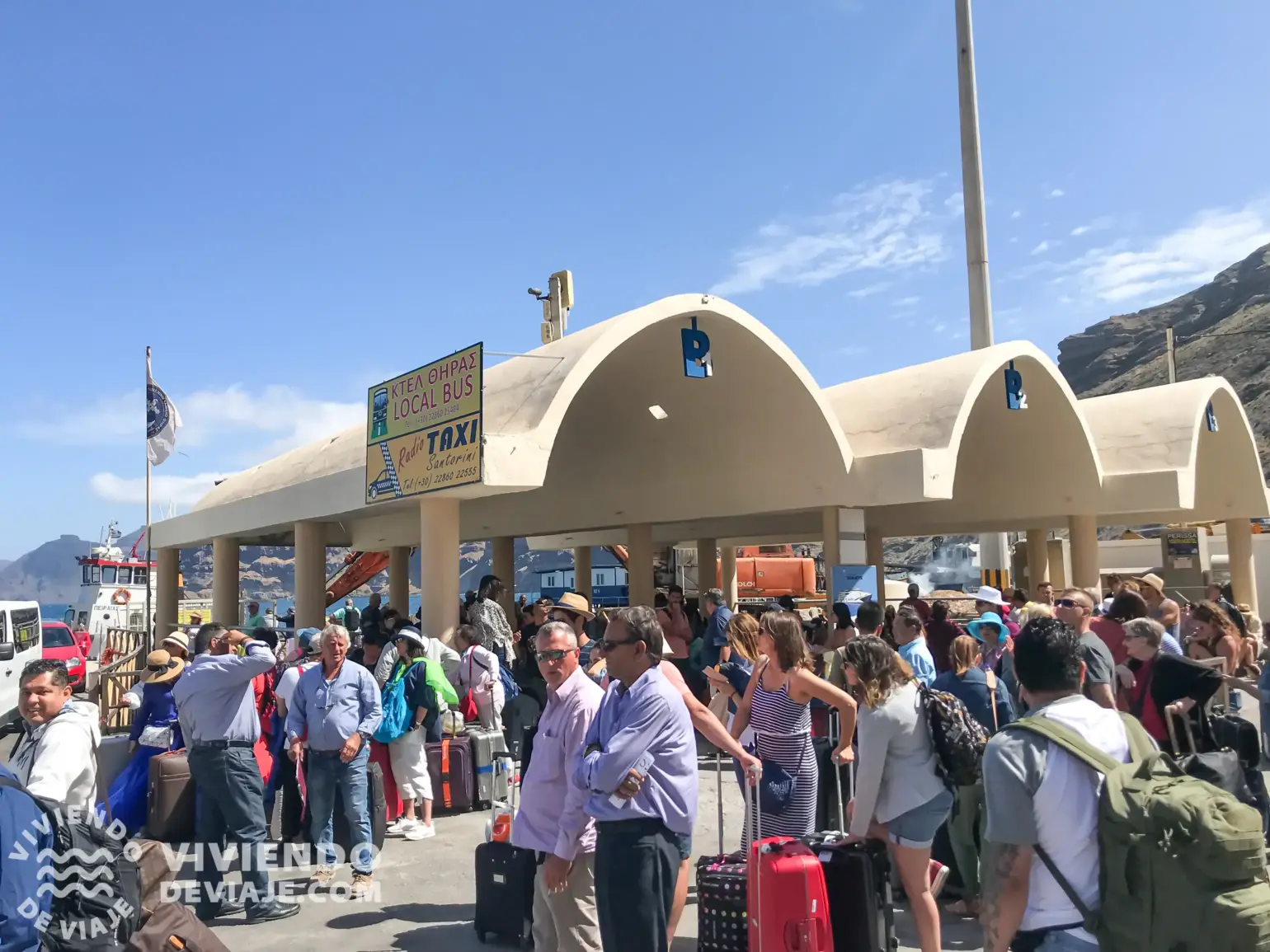 Cómo moverse por Santorini en autobús | Parada de autobuses locales en el puerto