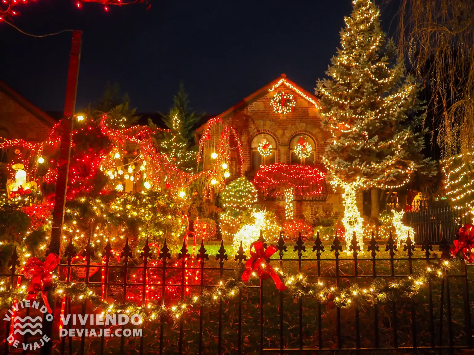 Decoración navideña en el barrio de Dyker Heights