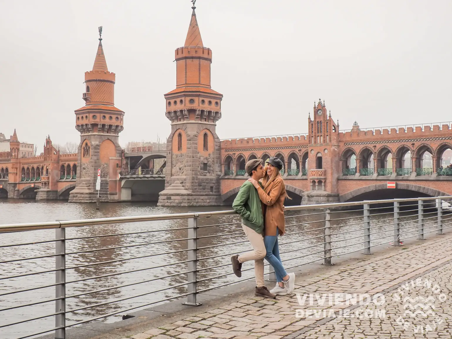 Puente de Oberbaum en Berlín