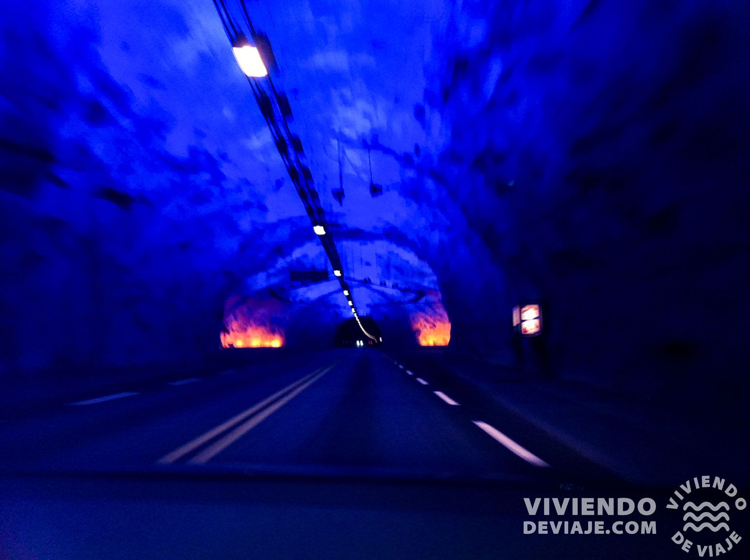 Cruzando el Túnel de Lærdal en nuestra ruta por Noruega