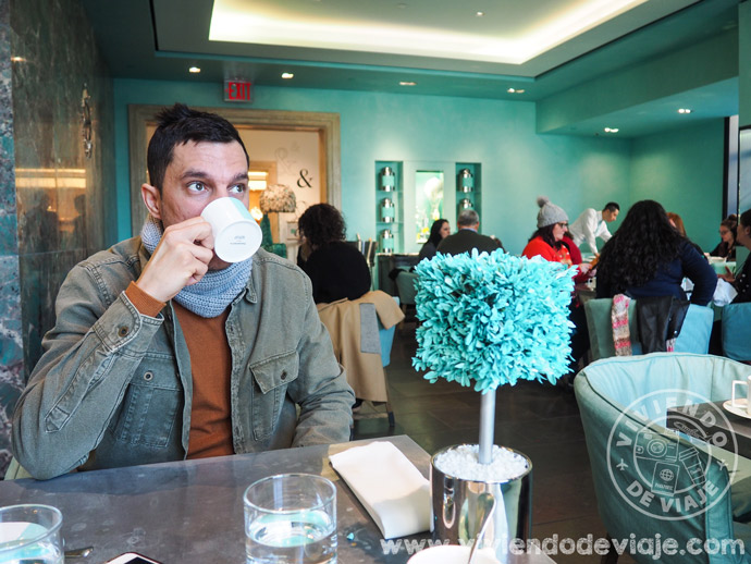 Desayunando en The Blue Box