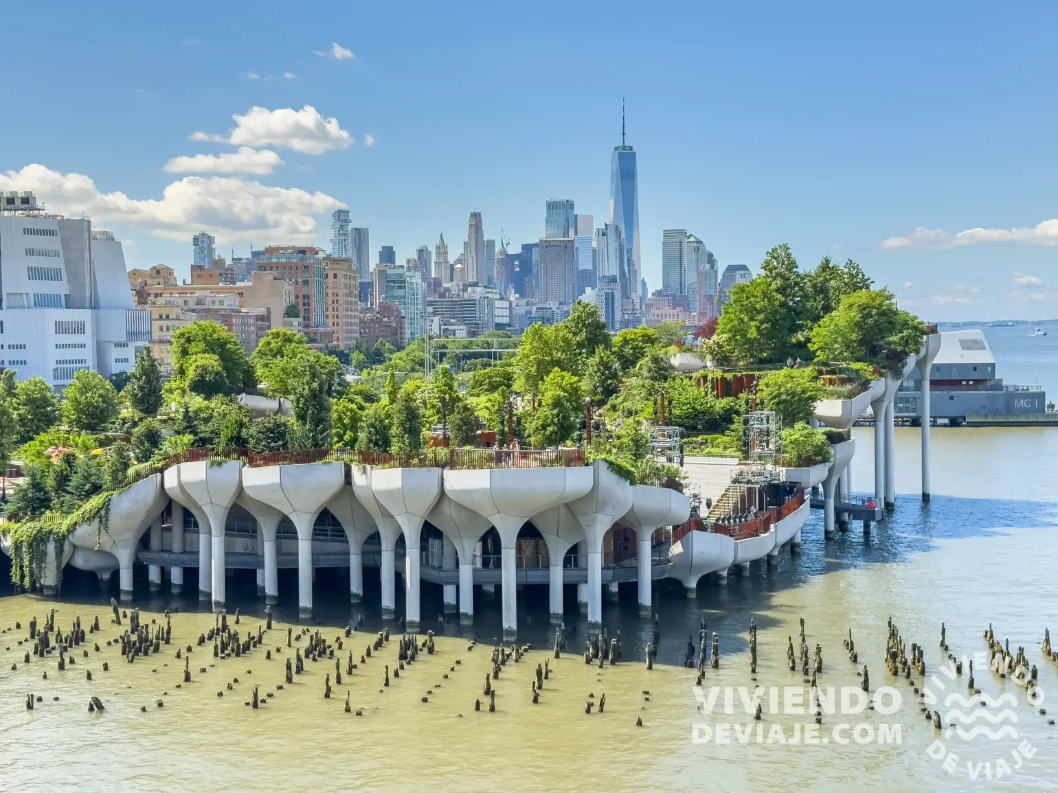 Vistas de Little Island desde la terraza del Pier 57 (entrada gratuita)