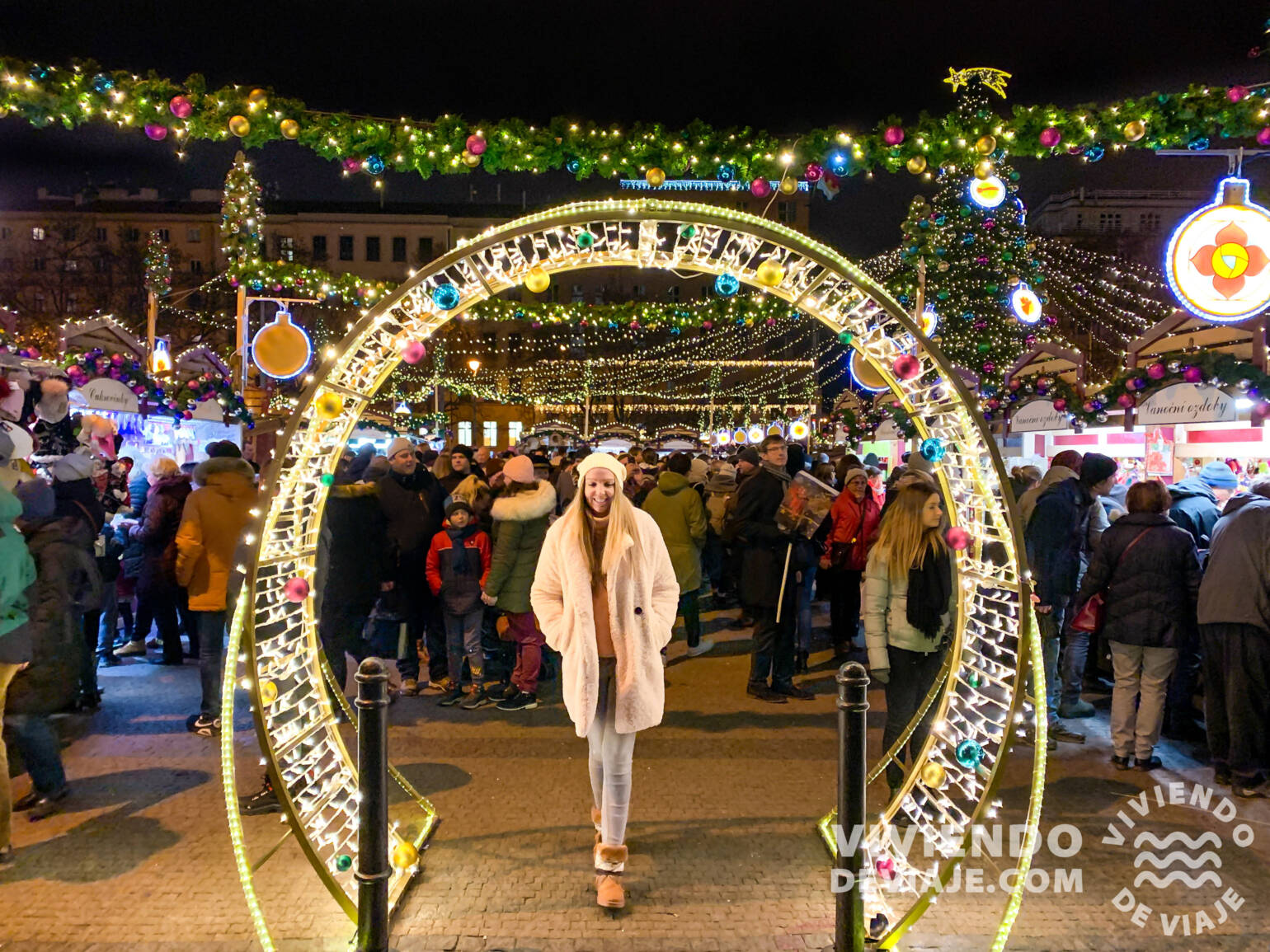 Mercado Navideño de la Plaza de la Paz (náměstí Míru)