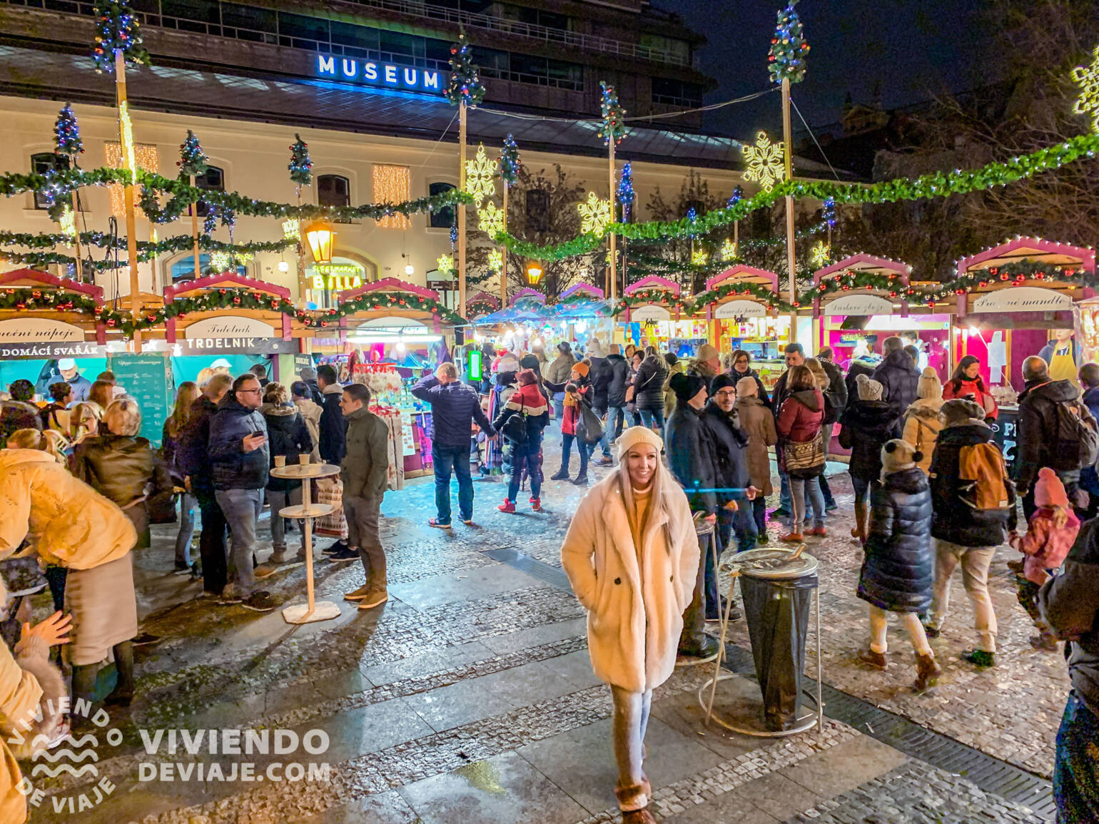 Mercado navideño de la plaza de la República en Praga