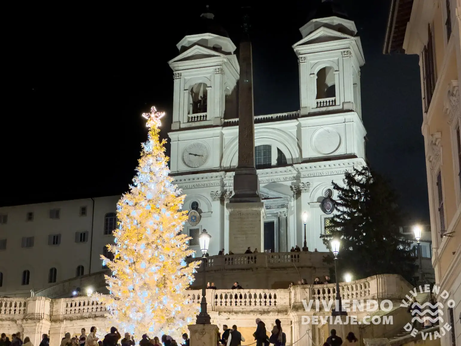 Árbol de Navidad en la Plaza de España de Roma
