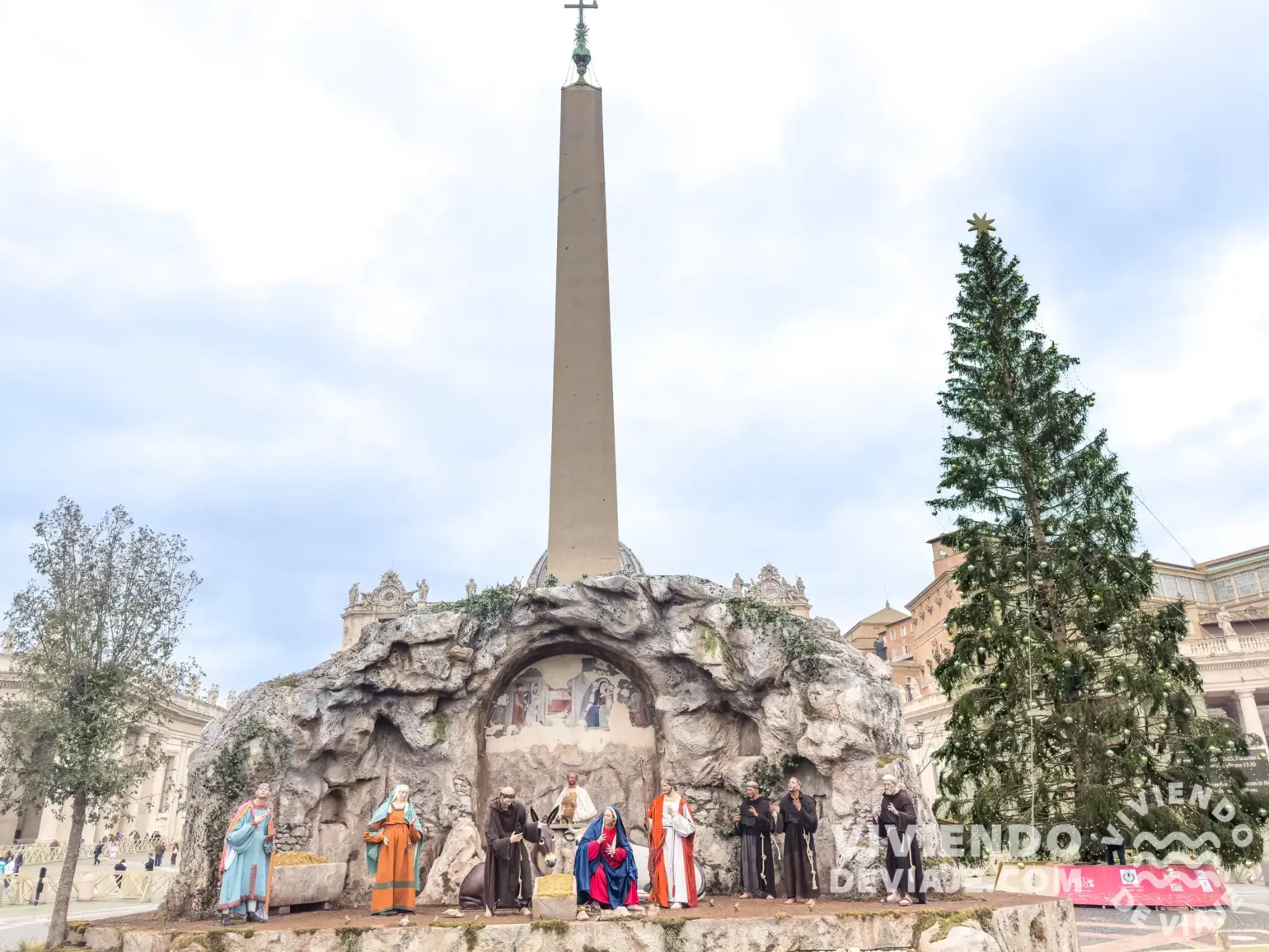Belén a tamaño real en la Plaza de San Pedro | Roma en Navidad