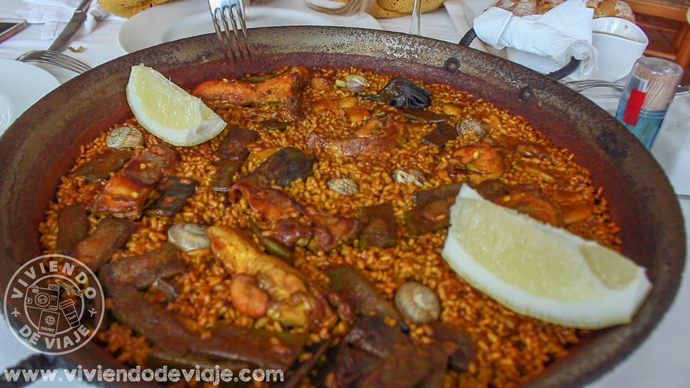 Probar la paella valenciana