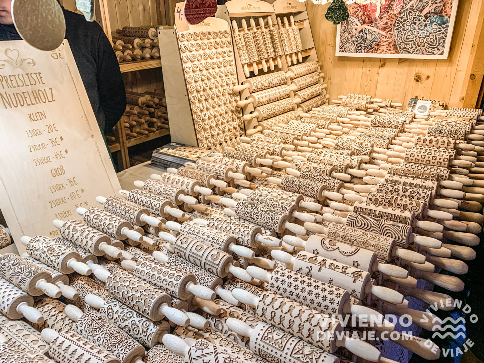Puestos de artesanos en el mercado de Navidad de los callejones de Spittelberg