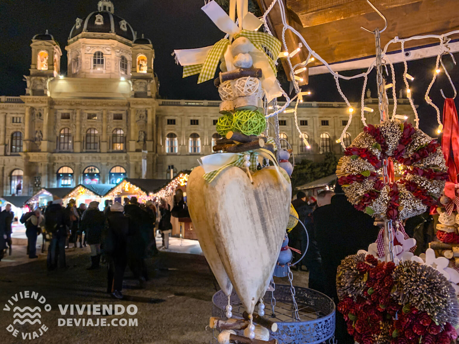 Mercado de Navidad en la plaza de Maria Teresa