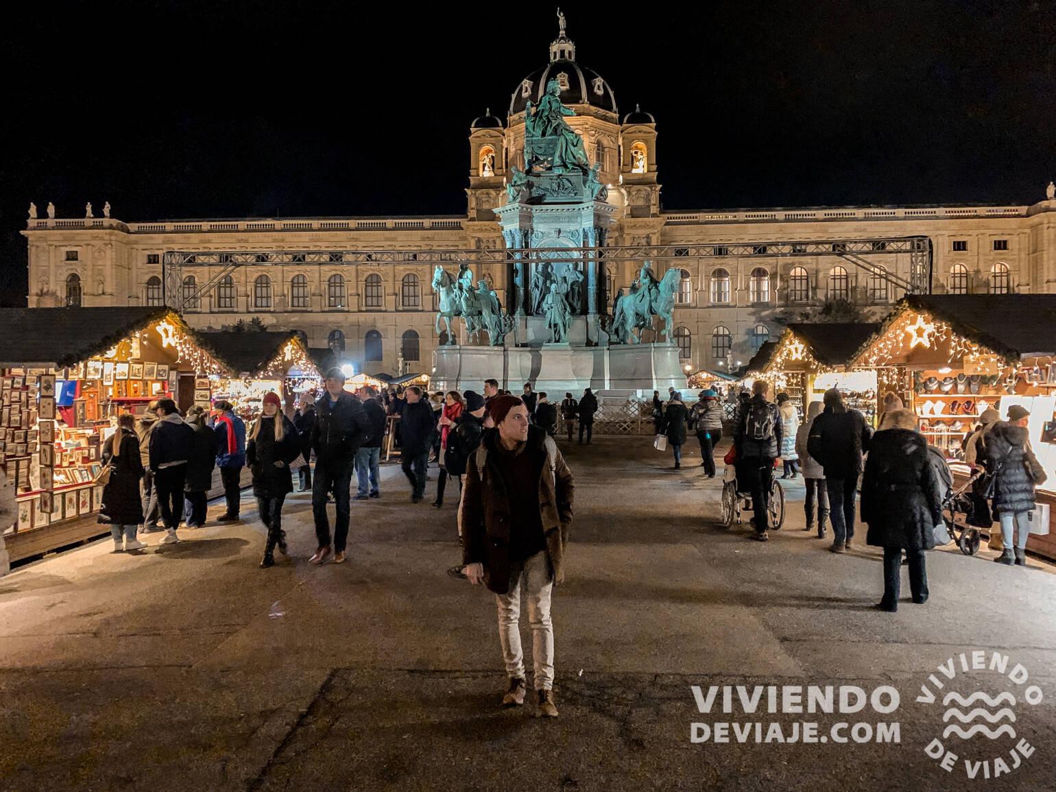 Mercado de Navidad en la plaza de Maria Teresa